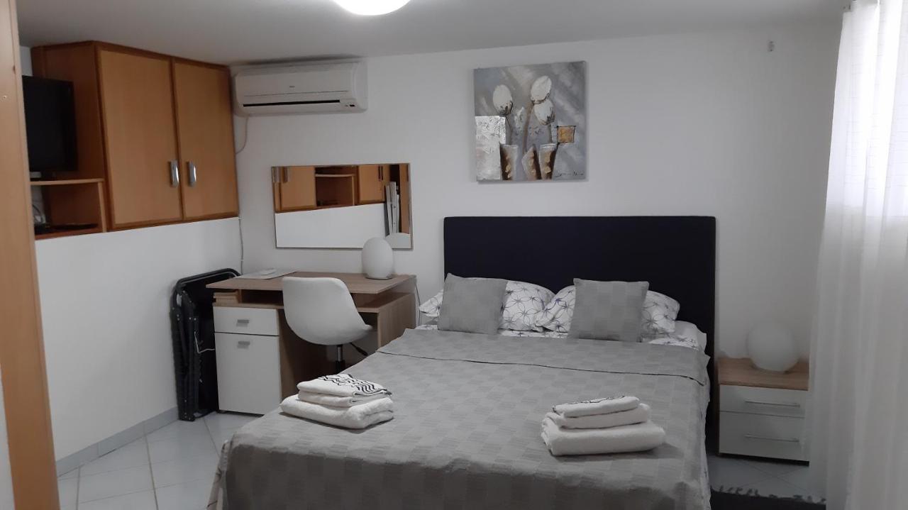 Studio Apartman Kornelija Лумбарда Екстериор снимка