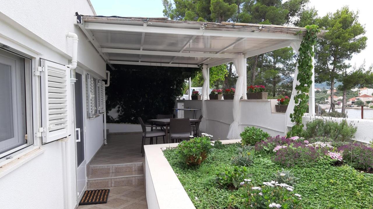 Studio Apartman Kornelija Лумбарда Екстериор снимка